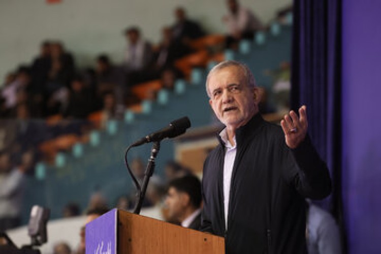 انتقاد پزشکیان از برخی استانداران: بعضی در باور گذشته هستند، می‌گویند پول بدهید تا کارها را درست کنیم!