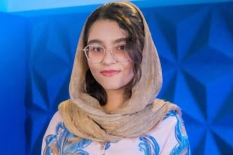 پیشنهاد ۳۰۰ میلیون تومانی به آترینا فرهمند رتبه اول کنکور علوم تجربی | حاضر نیستم به دانشگاه‌های تهران بروم | من هم ابتدا وسوسه شدم اما...