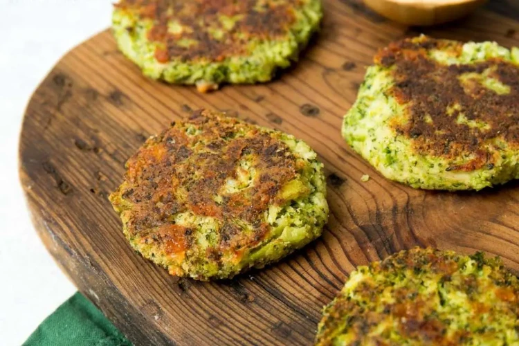 طرز تهیه کوکو کلم؛ کوکو سالم و مقوی با طعم بی‌نظیر