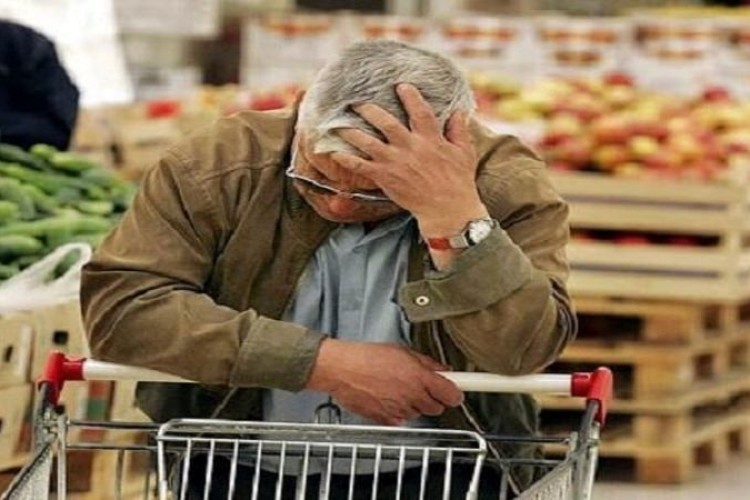 مسئولان معیشت مردم را مدیریت نمی‌کنند، اما حقوق‌های بالایی می‌گیرند!/ هشدار درباره انتقال فقر به نسل‌های آینده