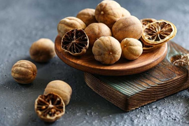 طرز تهیه لیمو عمانی خانگی؛ چاشنی اصیل ایرانی