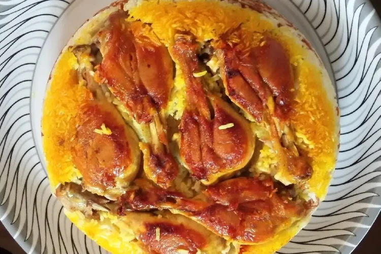 طرز تهیه باسترما پلو با ران مرغ؛ یک غذای اعیانی