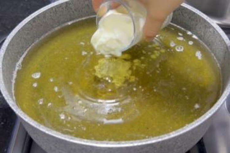 طرز تهیه روغن گاو و گوسفند با ماست؛ روشی سنتی برای روغنی خالص و بدون بو