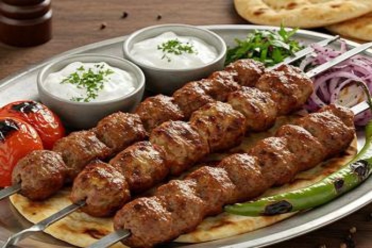 طرز تهیه کوفته کباب ترکیه ای؛ کباب آبدار و خوشمزه با ادویه مخصوص و طعم رستورانی