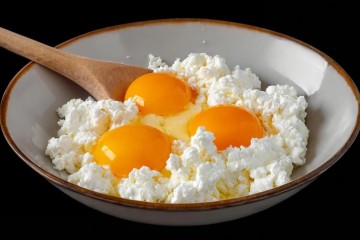 چرا نیابد تخم‌ مرغ و پنیر را همزمان بخوریم؟
