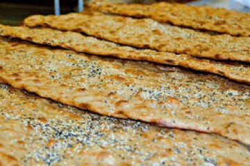 فروش نان کنجدی به قیمت ۳ نان ساده!
