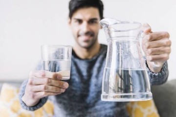 معجزه باورنکردنی نوشیدن آب گرم اول صبح با معده خالی