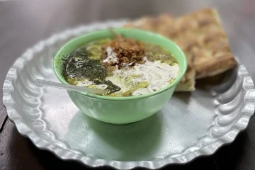 طرز تهیه آش رشته با ماست و کشک؛ غذای سنتی شمالی با طعمی بینظیر
