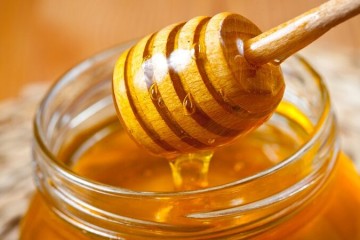 پژوهشی درباره رازهای ترکیبات شیمیایی عسل/ از شهد گل تا معجزه درمانی؛ نگاهی علمی به ترکیبات عسل