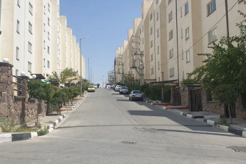 کلاهبرداری ۱۰۰۰ میلیاردی بیخ گوش تهران / فاجعه «مسکن مهر» : چگونه شکرابی‌ها دارایی مردم را به باد دادند؟ / زندگی مال باختگان در زیر زمین ها، زیر پله ها، مسجد، خانه بستگان و... (فیلم)