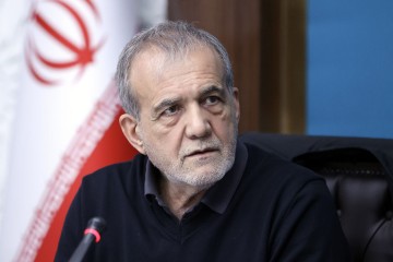 چه کسی گفته در این مملکت ما انقدر مجوز ماکارونی، ذوب آهن بدهیم، آنقدر داده‌ایم حالا روی دستمان مانده، همه شان هم ارز می‌خواهند