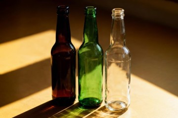 چرا بطری‌ ماءالشعیر سبز یا قهوه‌ای است؟ ‎پاسخ چیزی نیست که انتظارش را دارید