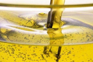 کمبود روغن خام در کشور ناشی از عدم پرداخت به موقع ارز است