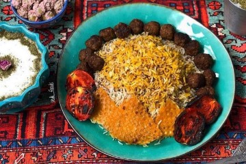 سماق‌پلو؛ غذای سنتی با رنگ و طعم متفاوت مهمان سفره‌های خاص