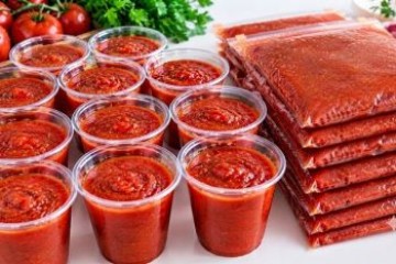 طرز تهیه سس گوجه و فلفل برای فریزر؛ روش آسان نگهداری گوجه برای زمستان