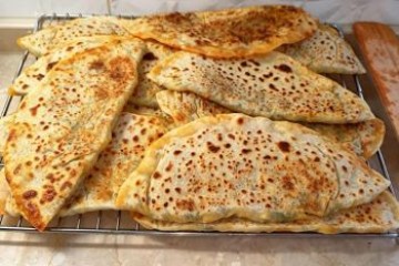 طرز تهیه گوزلمه اسفناج؛ نان شکم پر ترکی فوق العاده خوشمزه