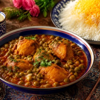 طرز تهیه خورشت نخود فرنگی با مرغ؛ ساده، سریع و خوش‌طعم