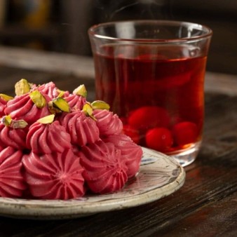 طرز تهیه حلوا آلبالو؛ دسر خوشرنگی که مهمان‌ها را غافلگیر می‌کند
