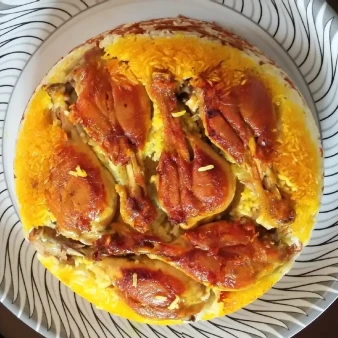 طرز تهیه باسترما پلو با ران مرغ؛ یک غذای اعیانی