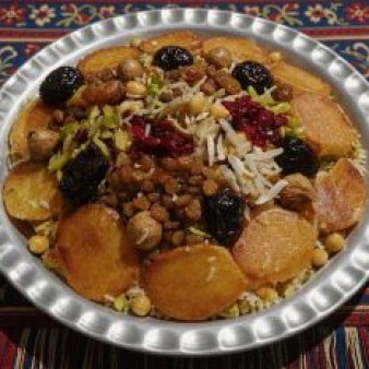 طرز تهیه ملمع پلو؛ غذای سلطنتی ایران با زرشک، مرغ و خرما