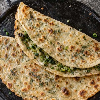 طرز تهیه نان کلانه؛ نان محلی کردستان با عطر و طعم عالی