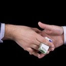 بازار داغ شرخرهای مجازی؛ از گوشمالی ۱۵ میلیونی تا قراردادهای ۲۰۰ میلیون تومانی/ یک وکیل: حاصل ناامیدی مردم مراجعه به شرخر یا کارچاق‌کن‌ است