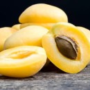 هشدار درباره مصرف هسته زردآلو؛ تلخی‌گیری به معنای بی‌خطر شدن نیست